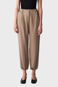 Esmaee Concourse Pant in truffle